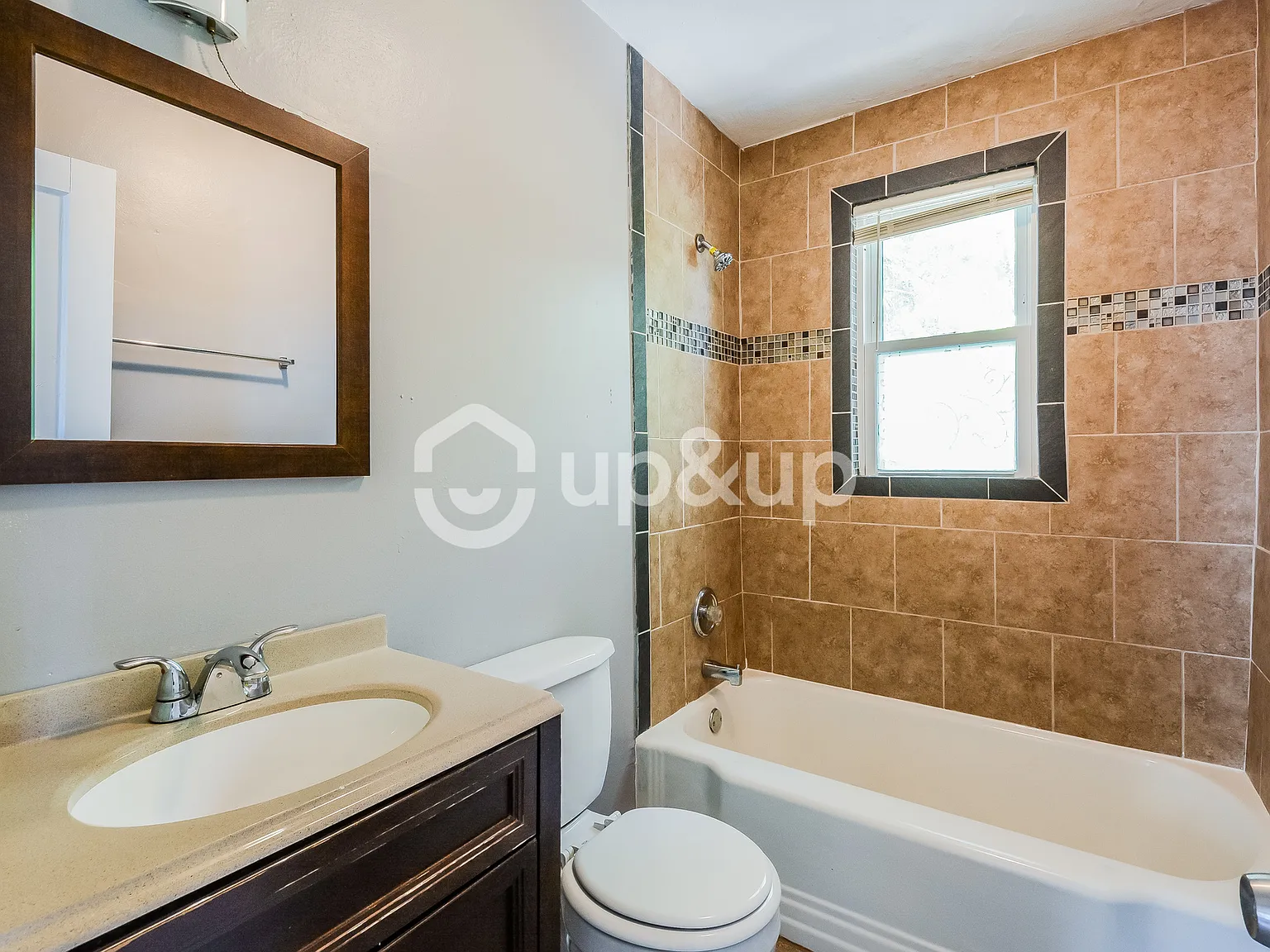 2 bed, 1.0 bath, 750 sqft, $1,095 — Photo 2