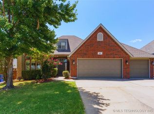 513 E Reno Pl, Broken Arrow, OK 74012