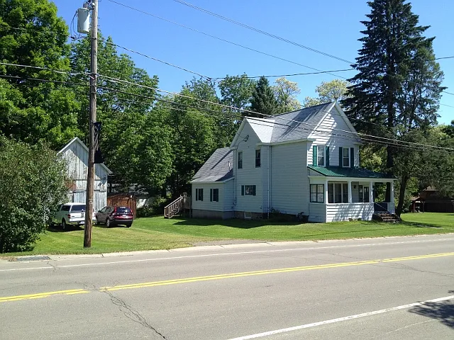 28 W Main St photo 1