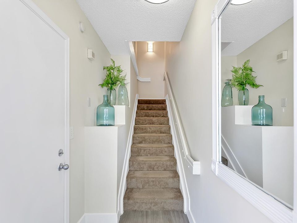 B2 Marseille - 3-Story Townhomes