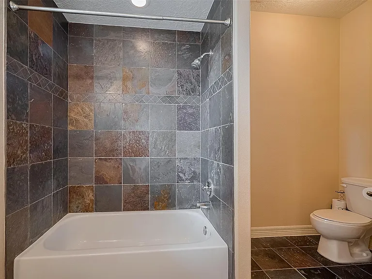 1419 Thompson St — Photo 27