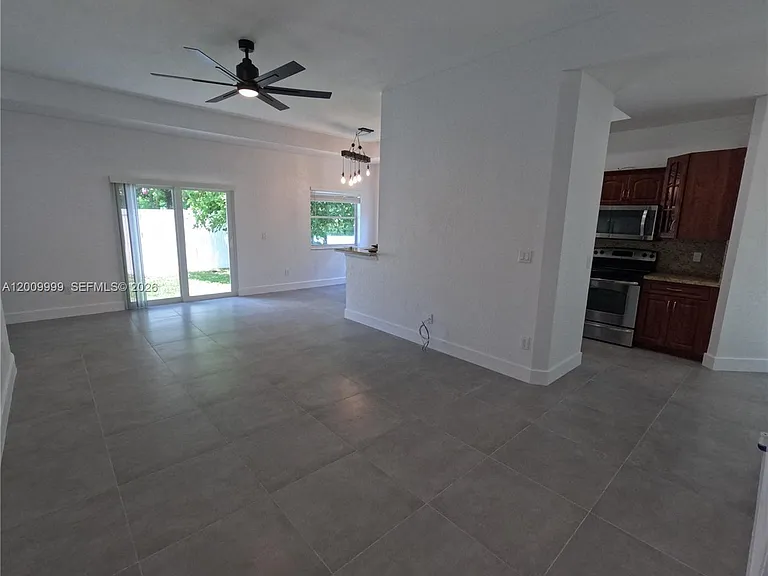 1211 SW 84th Ter — Photo 6