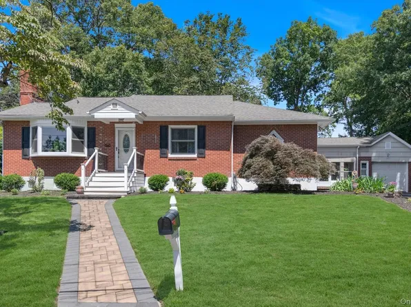 3 Carlson Court, Kings Park, NY 11754