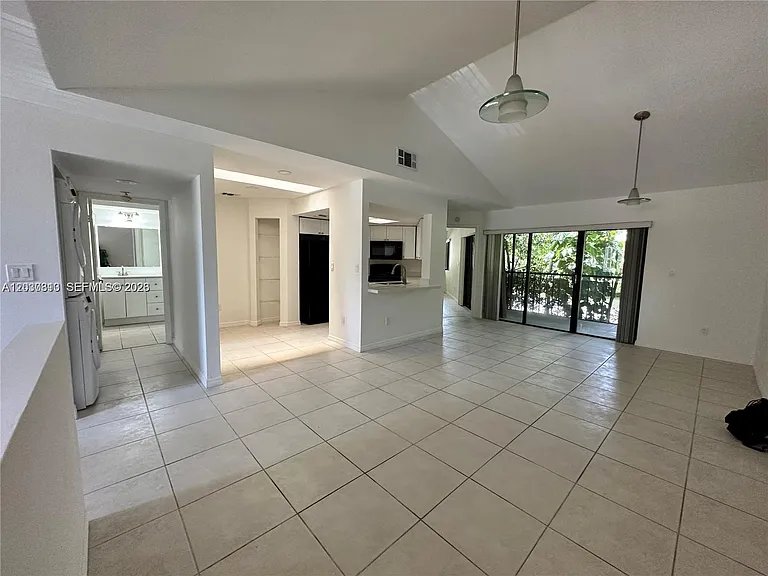 9607 SW 138th Ave #TC2R — Photo 3