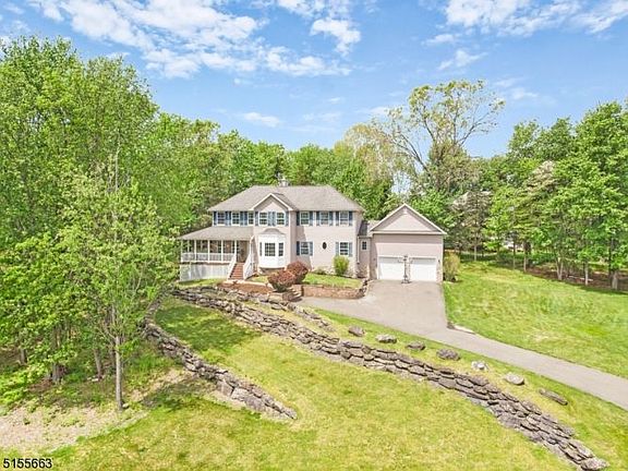 2nd image of 4 Ottawa Ln