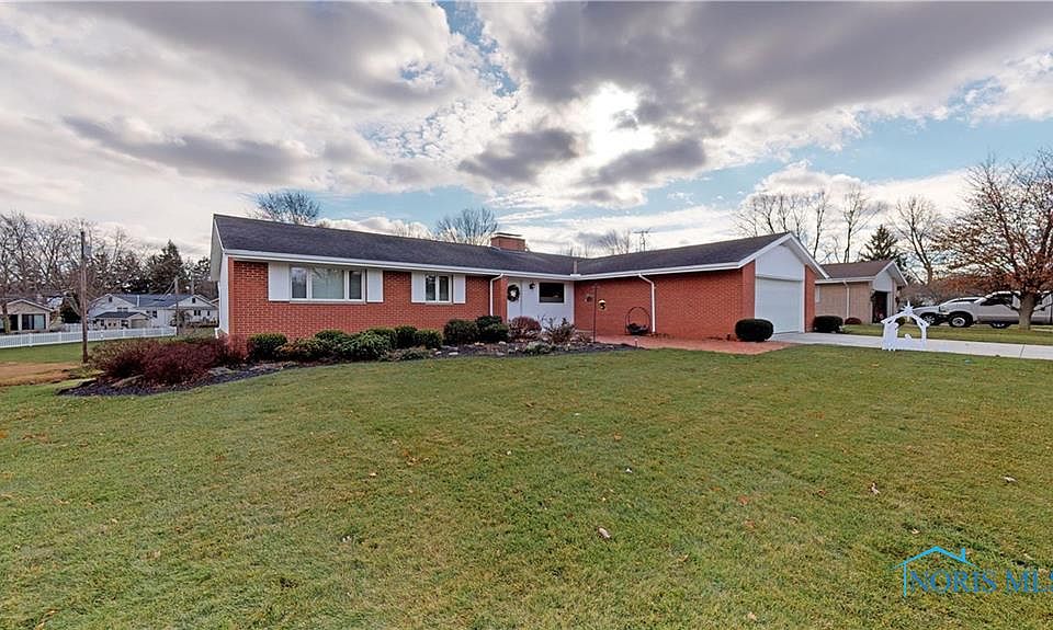 1st image of 25 Pinewood Dr