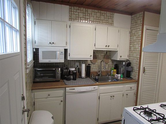 2nd image of 90 Paggi Terrace