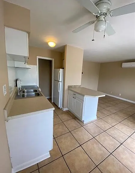 1440 Miami Rd #6 — Photo 4