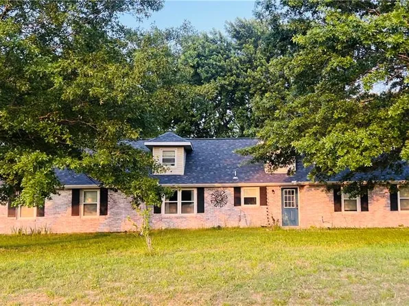 703 NE 102p Rd, Clinton, MO 64735