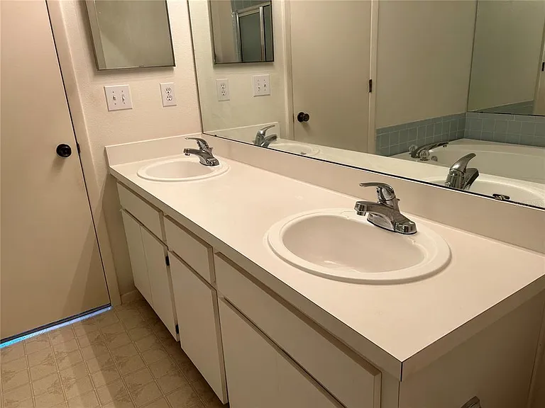 11417 Glenmont Dr — Photo 15