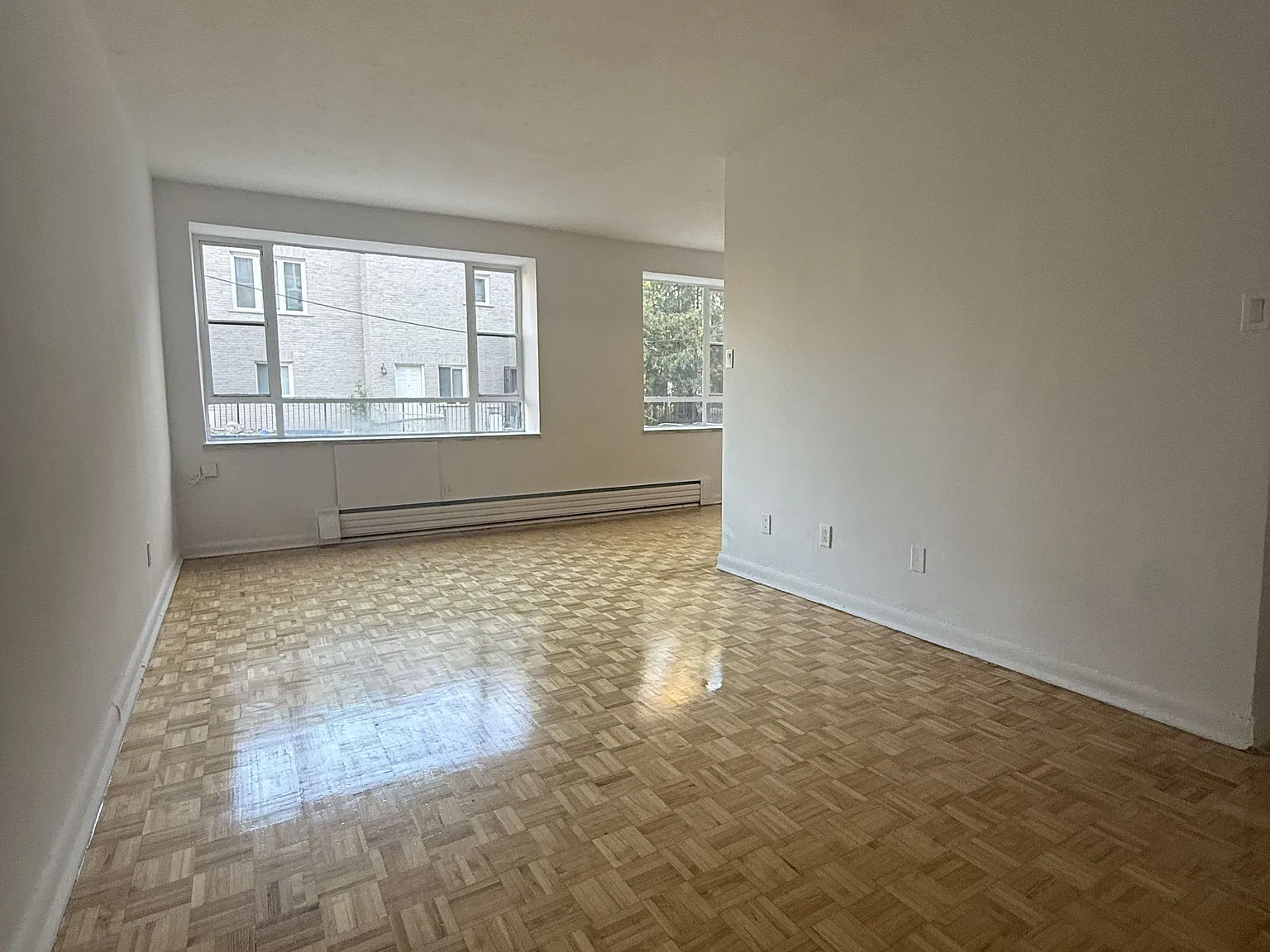 2895 Bathurst St — Photo 3