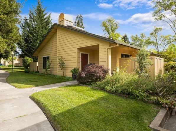 2202 Woodlake Drive, Santa Rosa, CA 95405