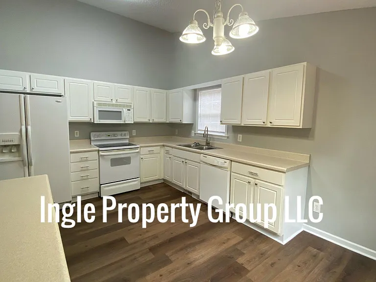 375 Sommerset Dr — Photo 10