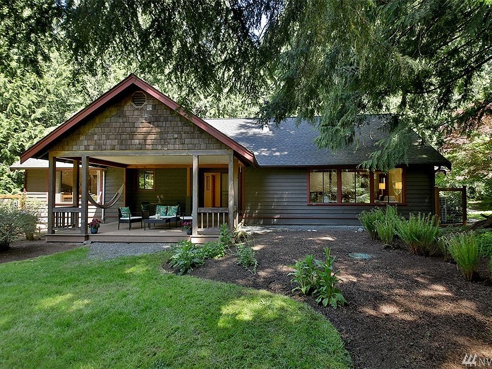 Saturday's Open House has been cancelled. Check out video! This is the front of the house and this part of the yard is fully fenced. Fido & friends can have free roam from the sliding glass doors off of the porch.
