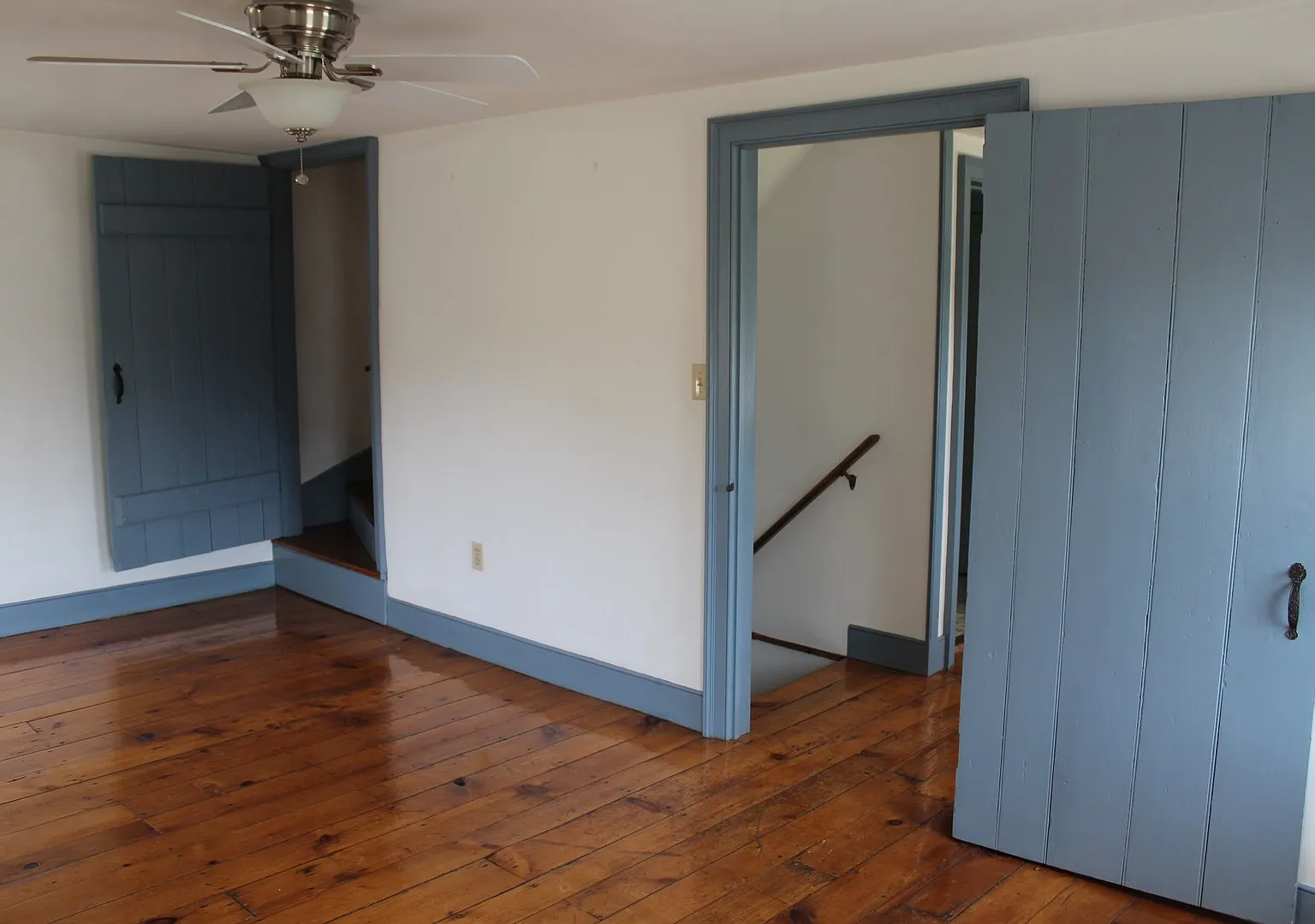 Move-in Special- 2 Months Free 2 Story Historic Farmhouse in Country Setting — Photo 2