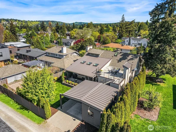 525 16th Avenue W, Kirkland, WA 98033