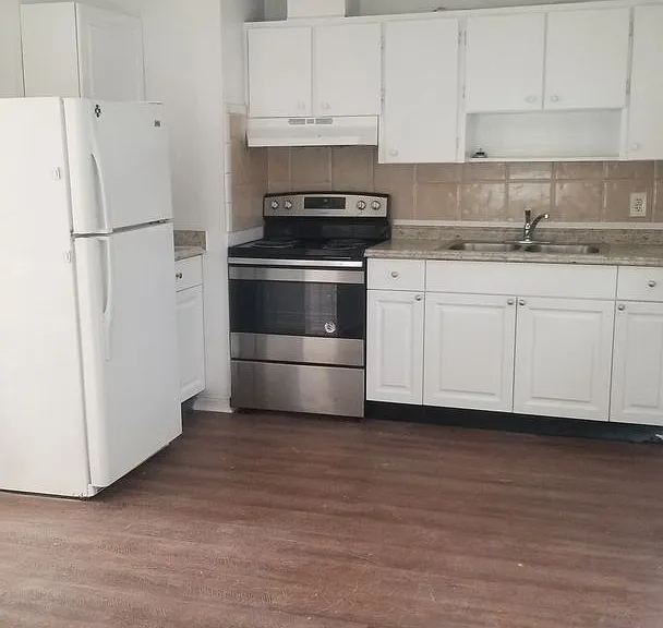 858 Maley St — Photo 1