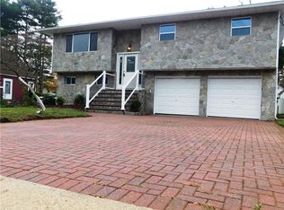 48 Locust Dr, Amityville, NY 11701