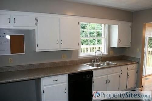 3rd image of 4005 Oakhurst Rd