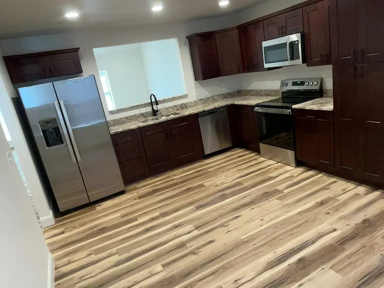 144 Hillridge Ct — Photo 2