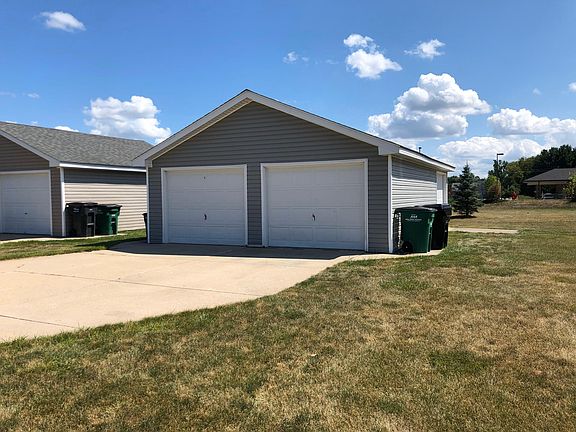 3rd image of 886 Edgewater Dr