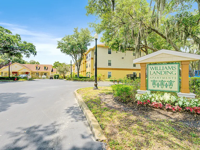 Williams Landing and Villas Apartments — Photo 15