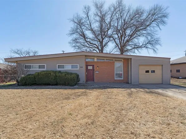307 Fairview Ave, Blackwell, OK 74631