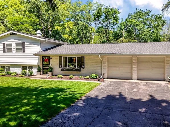 562 Holliday Ln, Indianapolis, IN 46260