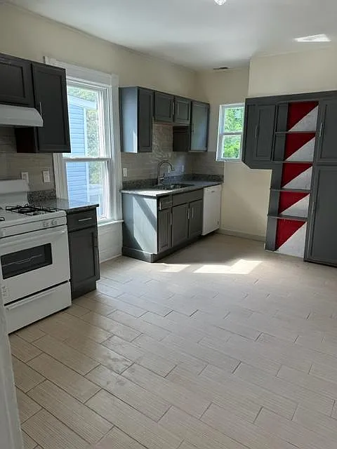 426 W 27th St — Photo 3