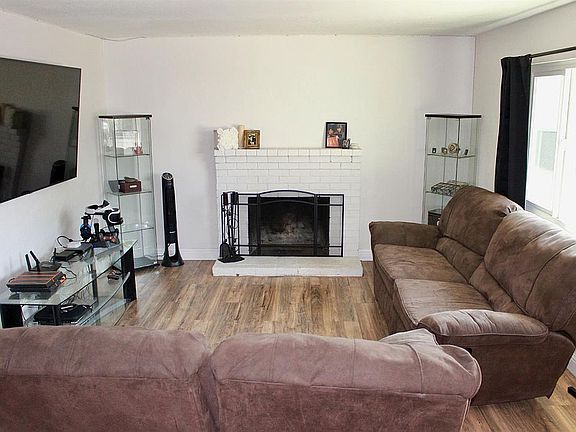 4th image of 392 Berryessa Dr