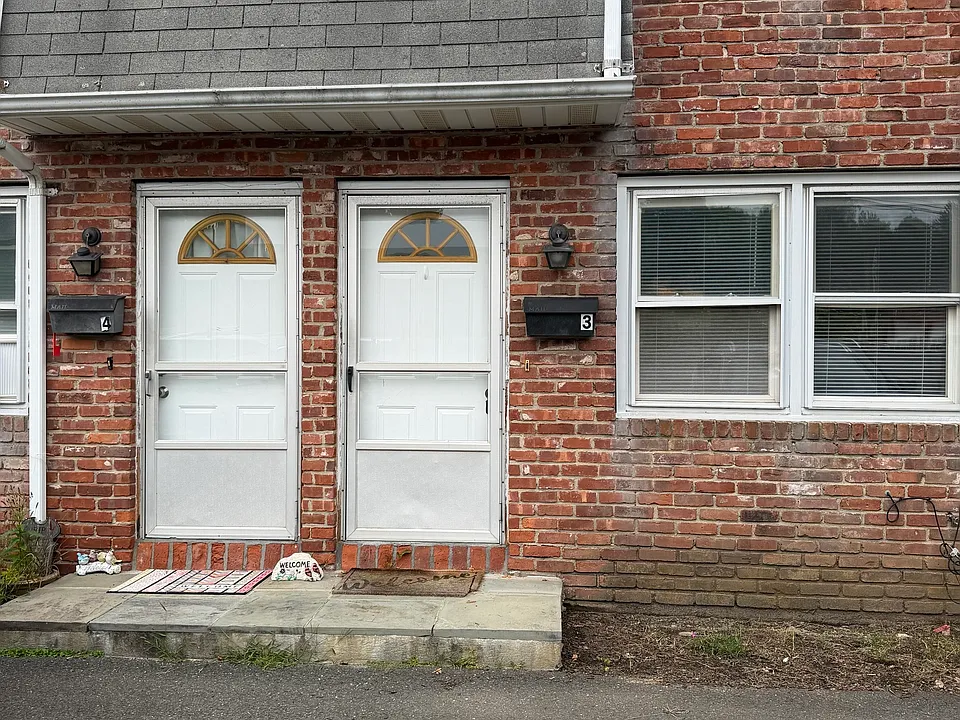 90 Burton St #3