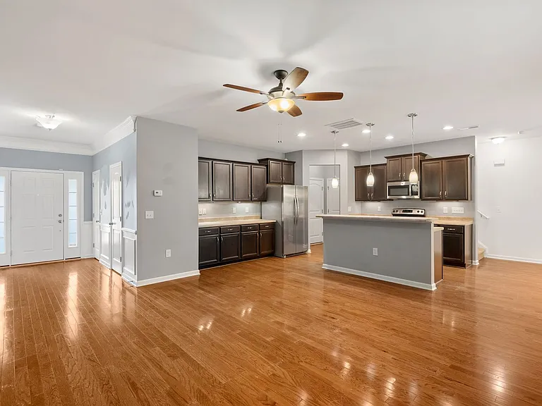 2708 Evanston Ave — Photo 7