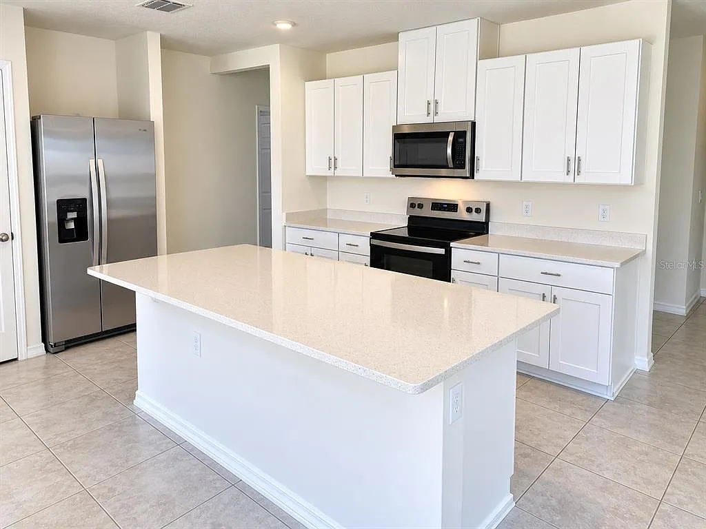 4 bed, 2.0 bath, 1605 sqft, $2,100 — Photo 4