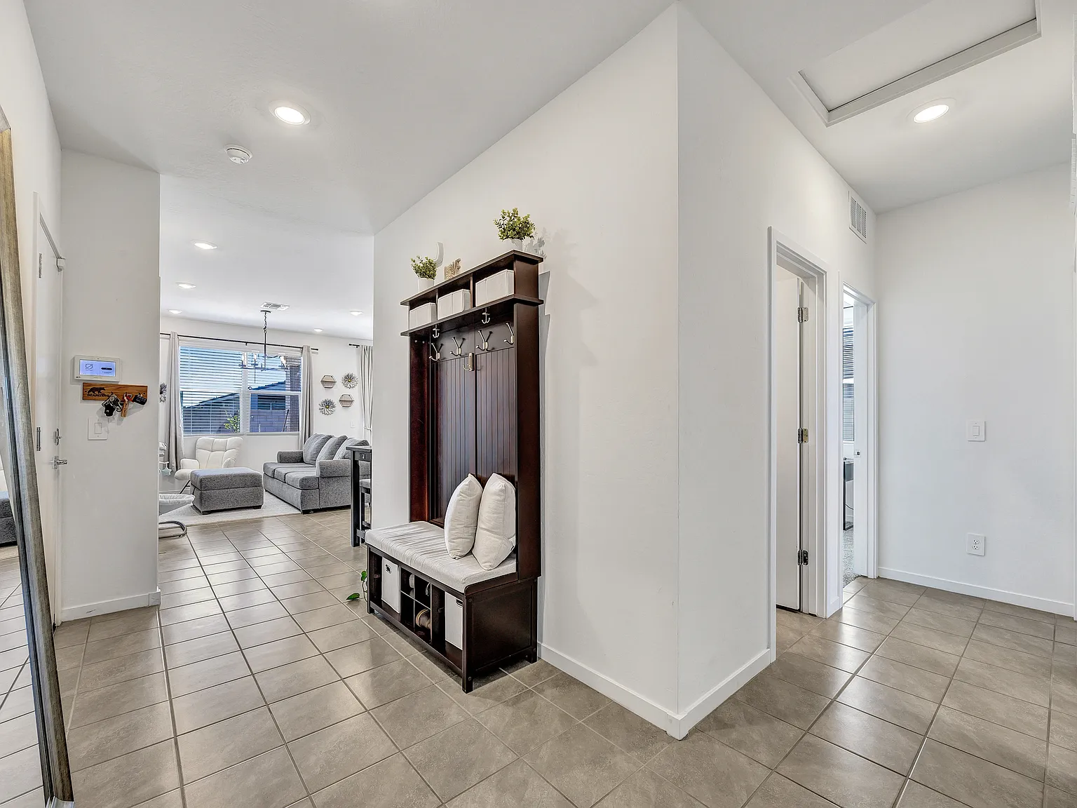 3 bed, 1210 sqft, $2,300 — Photo 4