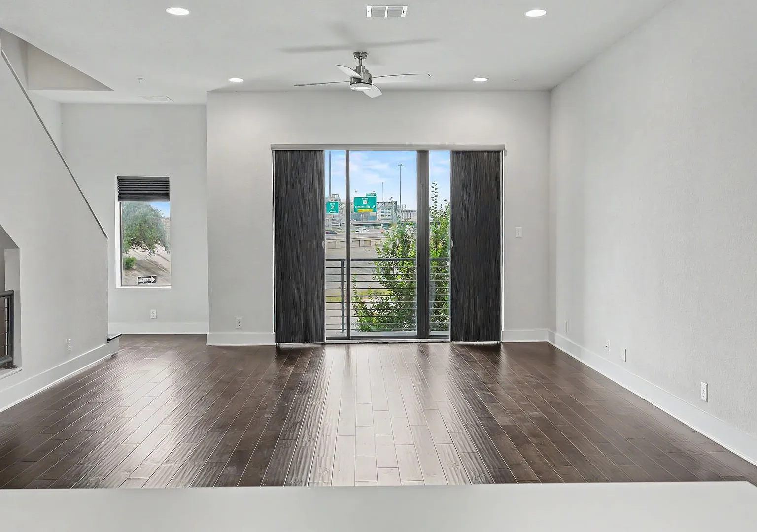 4 Week Free Move-In Incentive! Modern Downtown SA Townhome | Rooftop Balcony, Private Garage & Al... — Photo 3