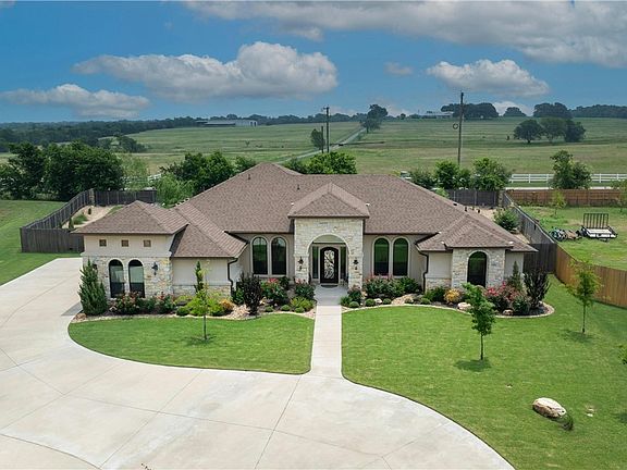 3rd image of 1056 Parkview Drive Way
