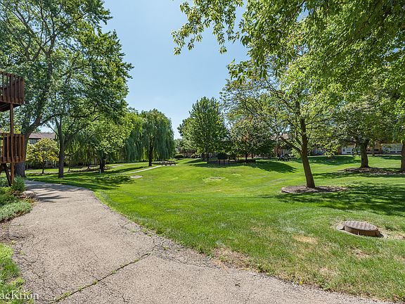 2nd image of 2217 Arbor Cir APT 2