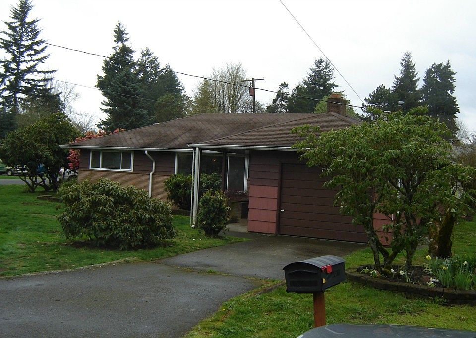1st image of 704 SE Weir St