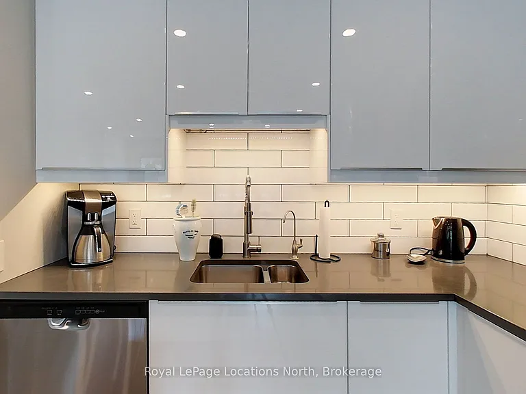 139 Lakeshore Rd E #6 — Photo 9