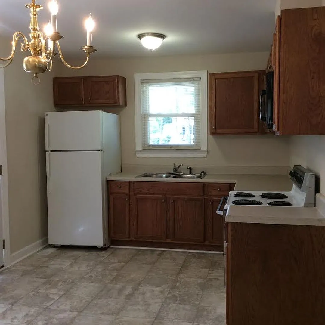 Lovely 3 Bedoom Ranch home with Private Backyard in Prime Raleigh Location — Photo 2