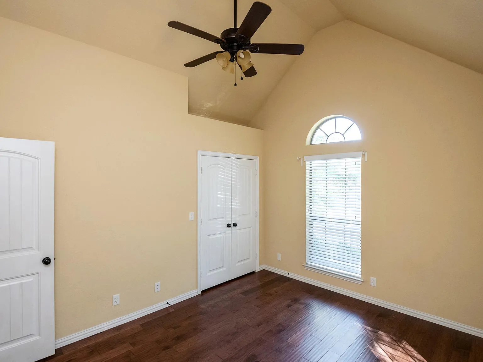 4 bed, 2093 sqft, $2,750 — Photo 2