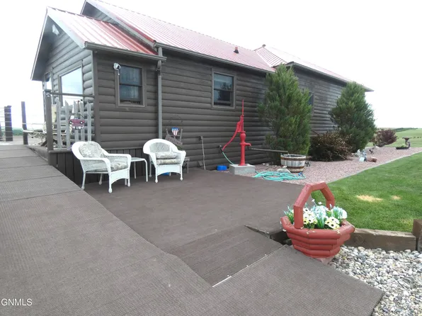 8020 6th Ave SE, Linton, ND 58552