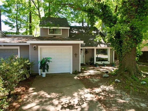 820 Pine Tree Ct, Newport News, VA 23608