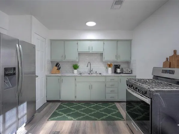 7703 NE 107th St, Kansas City, MO 64134