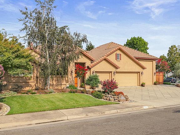 2nd image of 905 Interlaken Dr
