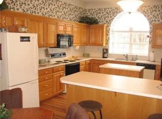 1016 NE Woodbury Ln, Lees Summit, MO 64086