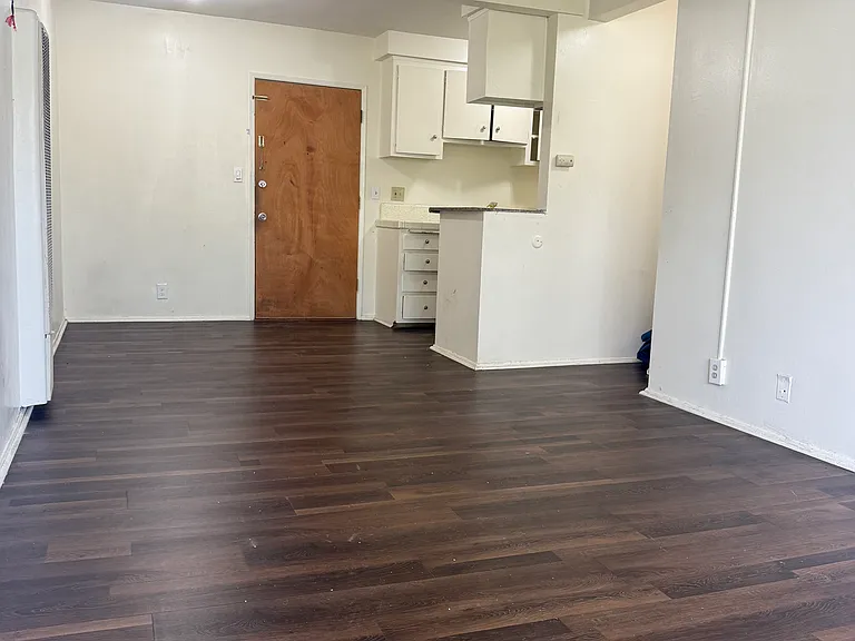 1025 N Mariposa Ave #17 — Photo 4
