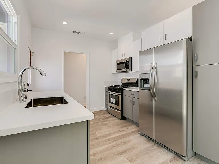 2075 Pine Ave #2075 — Photo 5