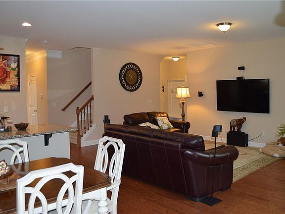 3rd image of 7592 Fintry Dr