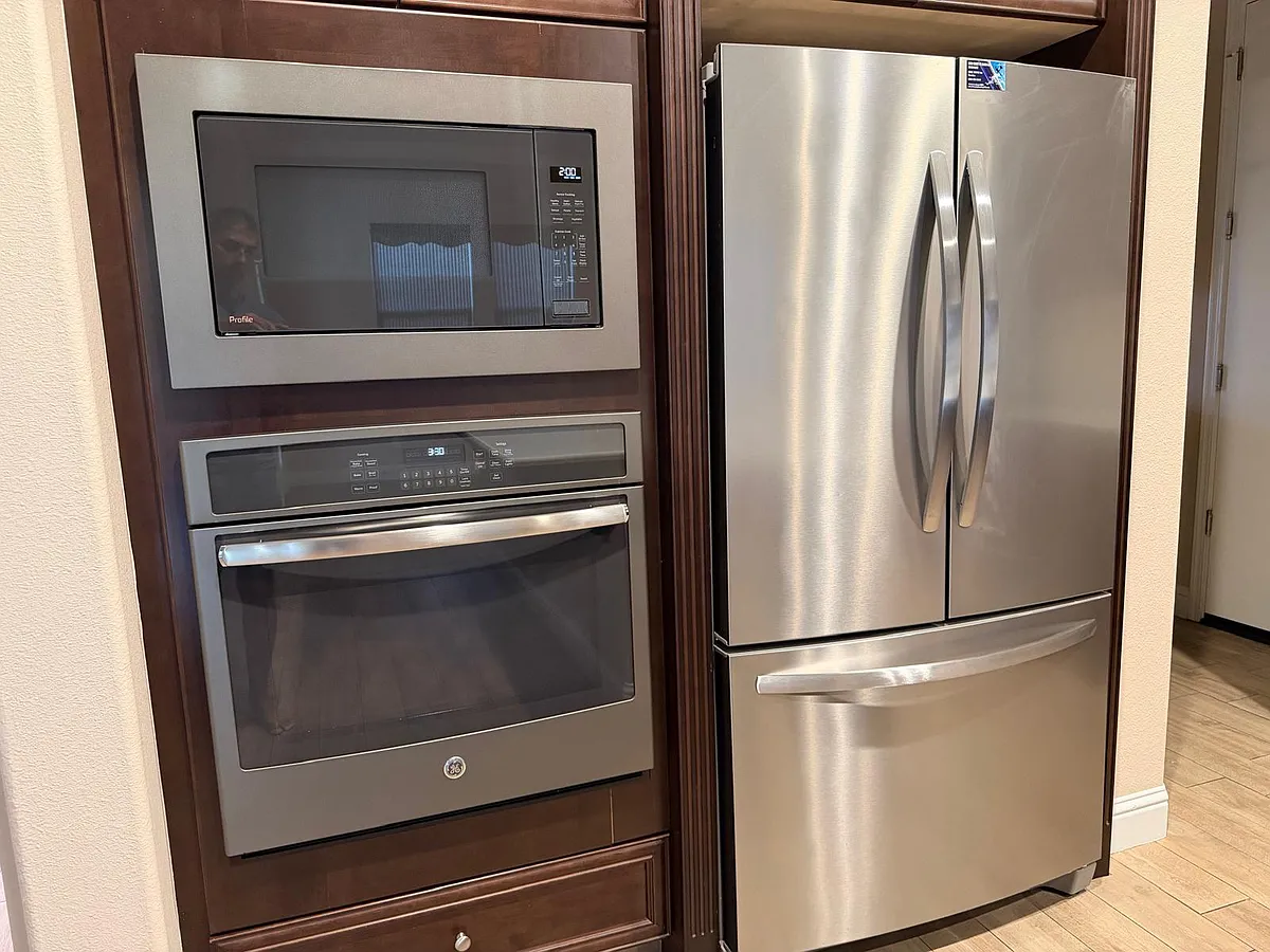 Kitchen - 134 N Cherry Ln
